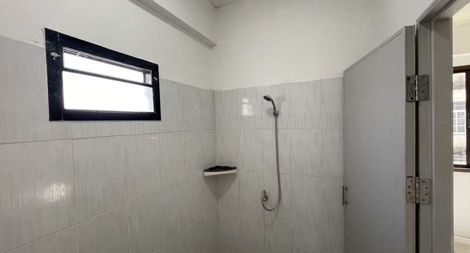 For sale and for rent 2 bedrooms retail Space in Nakhon Chai Si, Nakhon Pathom