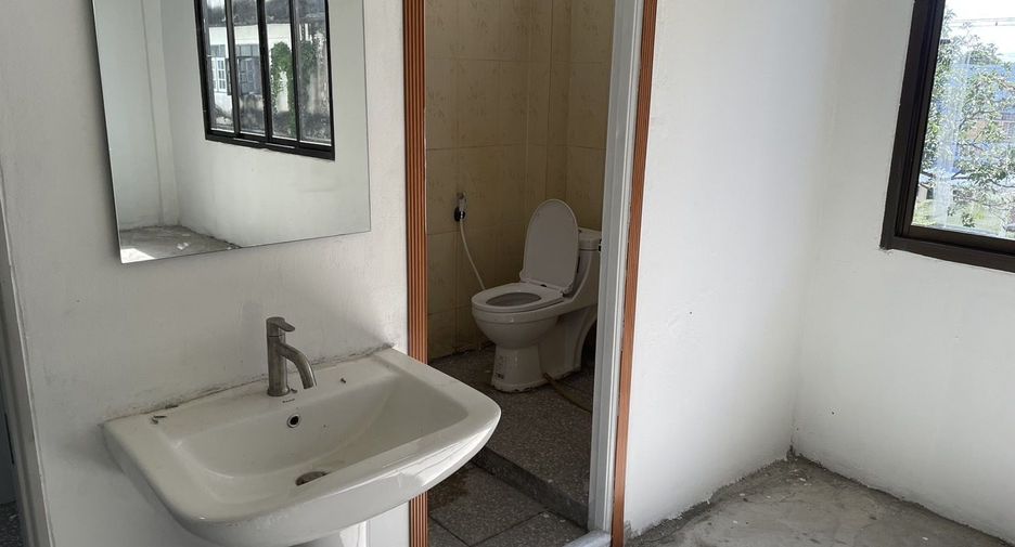 For sale and for rent 2 bedrooms retail Space in Nakhon Chai Si, Nakhon Pathom