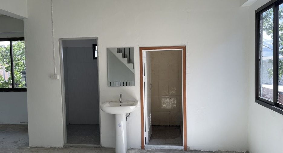 For sale and for rent 2 bedrooms retail Space in Nakhon Chai Si, Nakhon Pathom