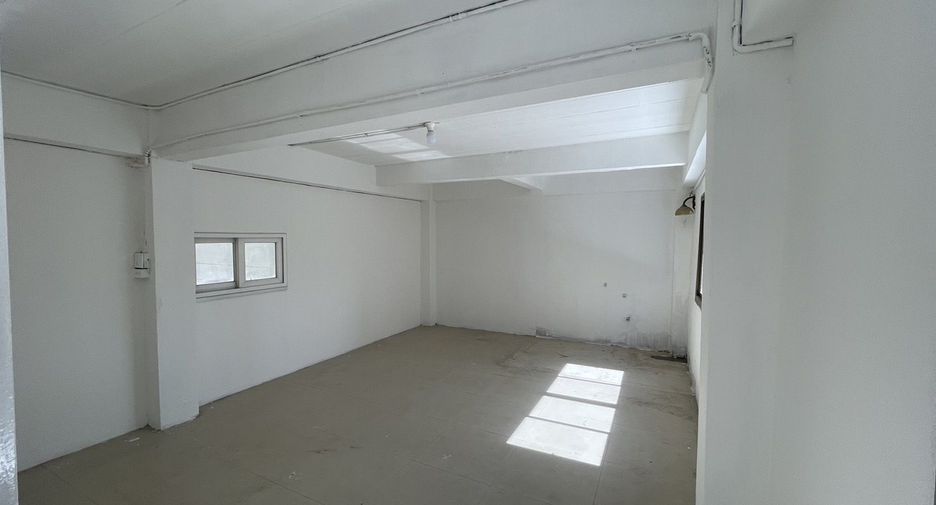 For sale and for rent 2 bedrooms retail Space in Nakhon Chai Si, Nakhon Pathom