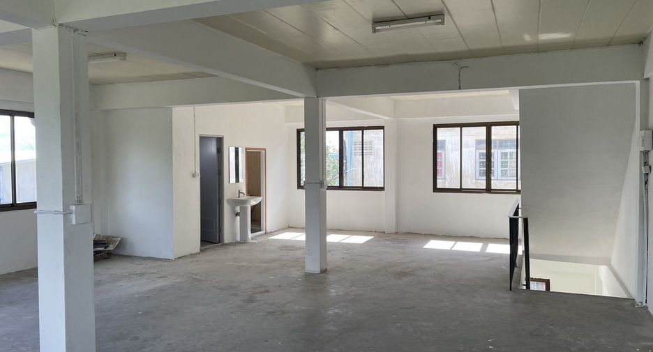 For sale and for rent 2 bedrooms retail Space in Nakhon Chai Si, Nakhon Pathom