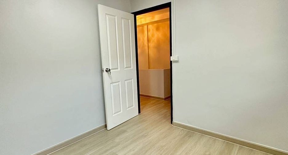 For sale 3 bedrooms townhouse in Mueang Nonthaburi, Nonthaburi
