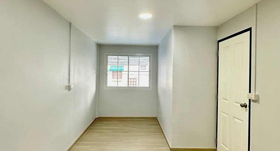 For sale 3 bedrooms townhouse in Mueang Nonthaburi, Nonthaburi