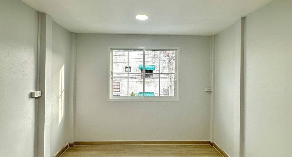 For sale 3 bedrooms townhouse in Mueang Nonthaburi, Nonthaburi