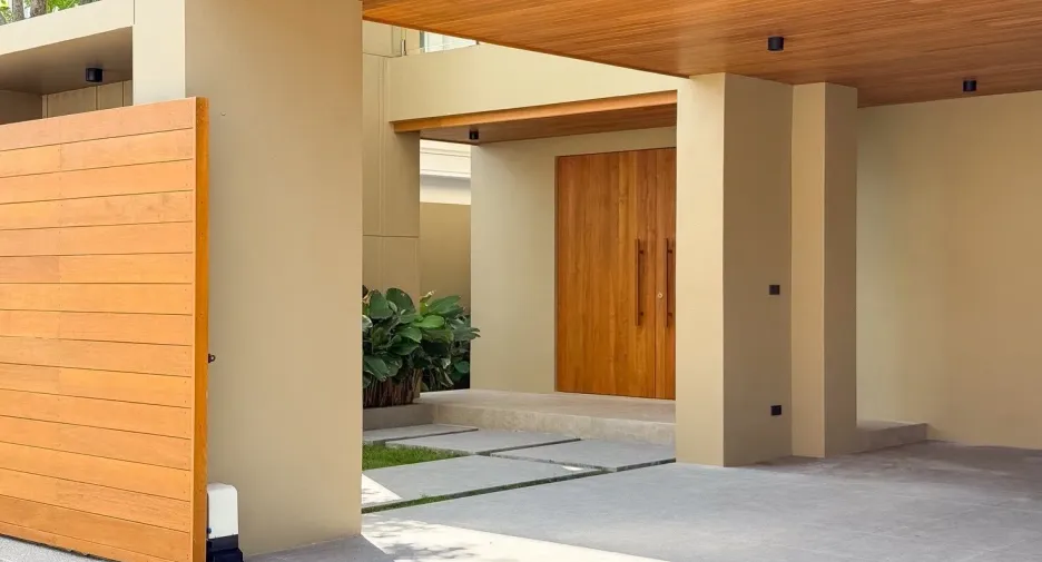For sale and for rent 4 bedrooms villa in Mueang Phuket, Phuket