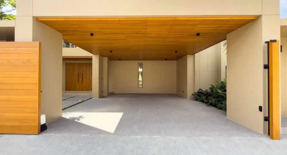 For sale and for rent 4 bedrooms villa in Mueang Phuket, Phuket