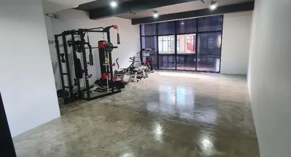 Casa adosada en venta y en alquiler de 4 habitaciones en Phra Khanong, Bangkok