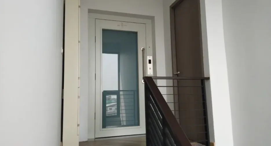 Casa adosada en venta y en alquiler de 4 habitaciones en Phra Khanong, Bangkok