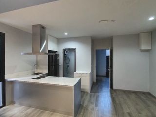 For sale and for rent 4 bedrooms townhouse in Phra Khanong, Bangkok