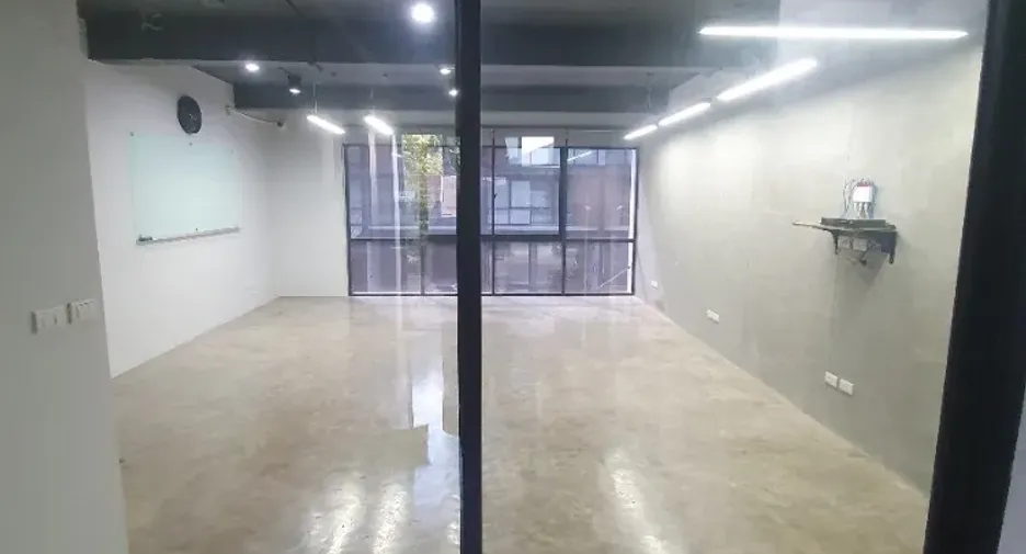 Casa adosada en venta y en alquiler de 4 habitaciones en Phra Khanong, Bangkok
