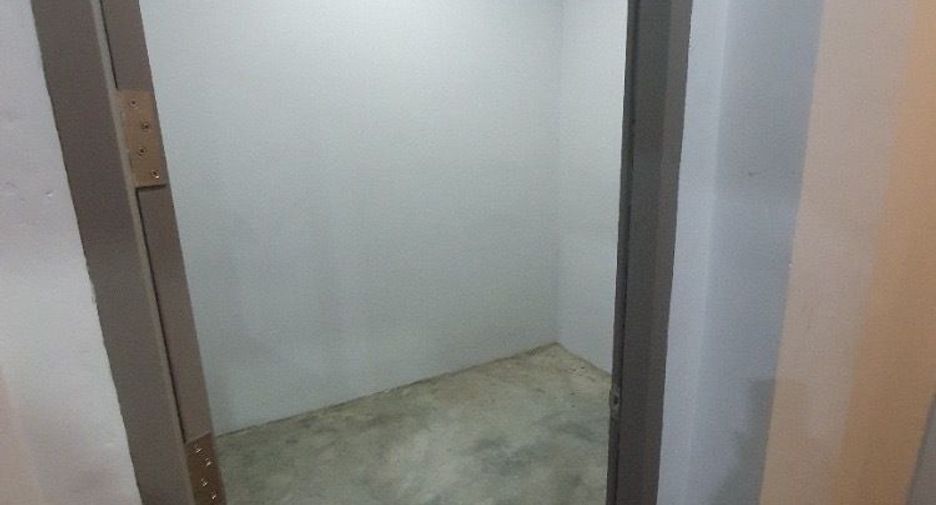 Casa adosada en venta y en alquiler de 4 habitaciones en Phra Khanong, Bangkok