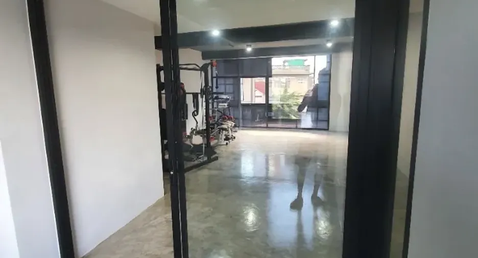 Casa adosada en venta y en alquiler de 4 habitaciones en Phra Khanong, Bangkok