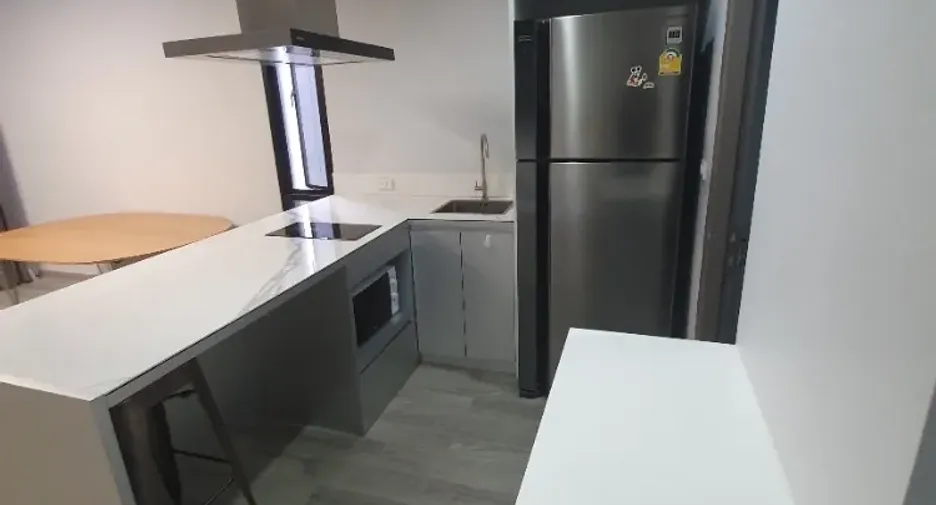 Casa adosada en venta y en alquiler de 4 habitaciones en Phra Khanong, Bangkok