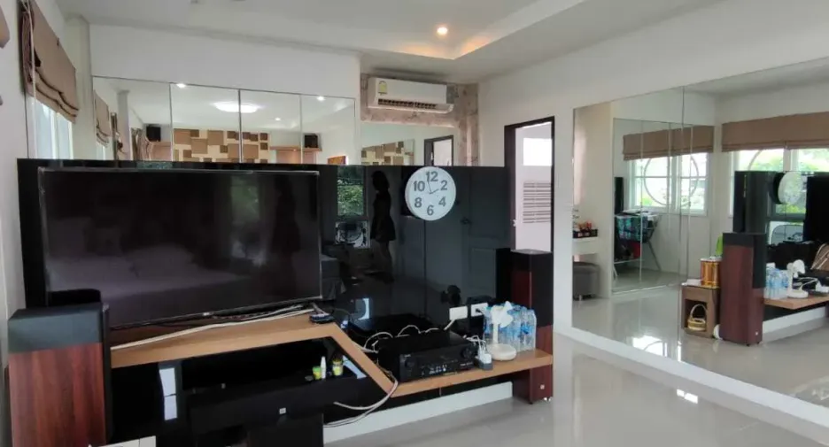 For sale and for rent 4 bedrooms house in Mueang Phuket, Phuket