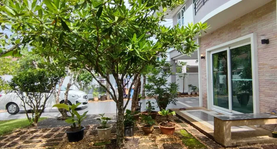 For sale and for rent 4 bedrooms house in Mueang Phuket, Phuket