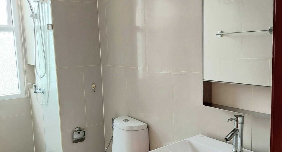 For sale 2 bedrooms condo in Khlong San, Bangkok