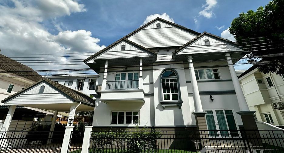 For sale 3 bedrooms house in Suan Luang, Bangkok