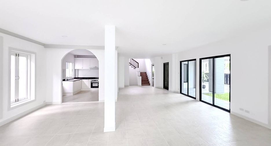 For sale 5 bedrooms house in Bang Khen, Bangkok