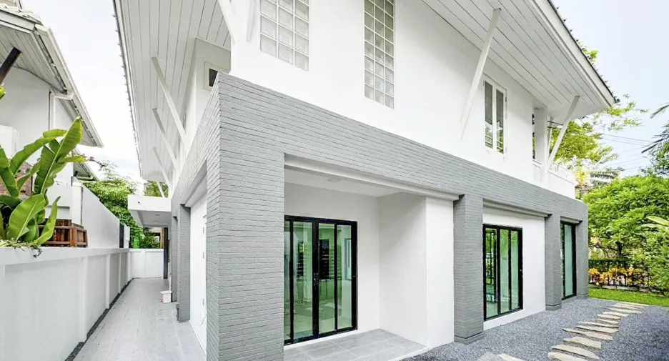 For sale 5 bedrooms house in Bang Khen, Bangkok