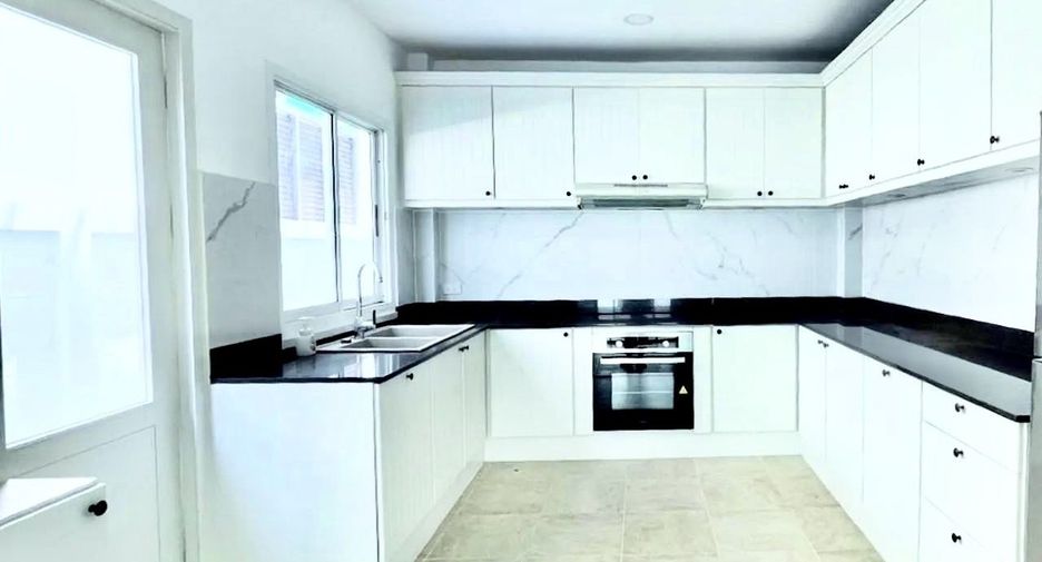 For sale 5 bedrooms house in Bang Khen, Bangkok