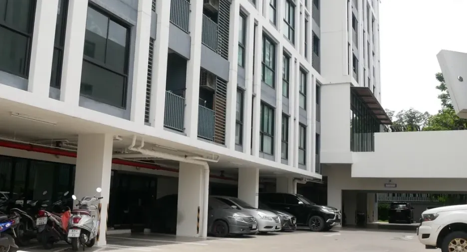 For sale studio condo in Mueang Samut Prakan, Samut Prakan