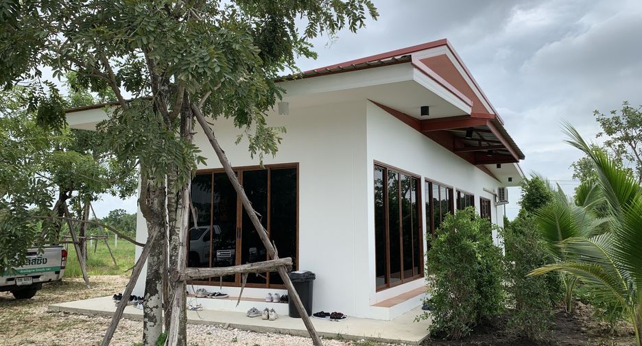 Gewerbefläche zum Kauf mit 8 Zimmer in Mueang Kamphaeng Phet, Kamphaeng Phet