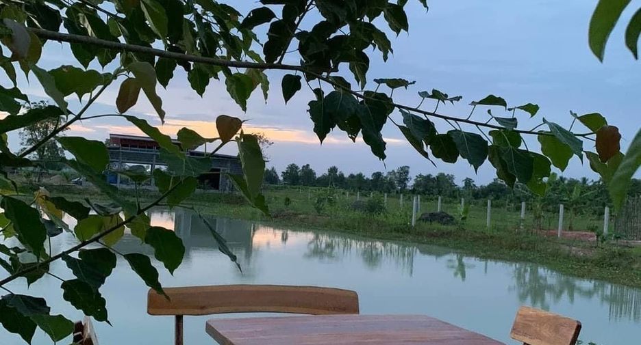 Gewerbefläche zum Kauf mit 8 Zimmer in Mueang Kamphaeng Phet, Kamphaeng Phet