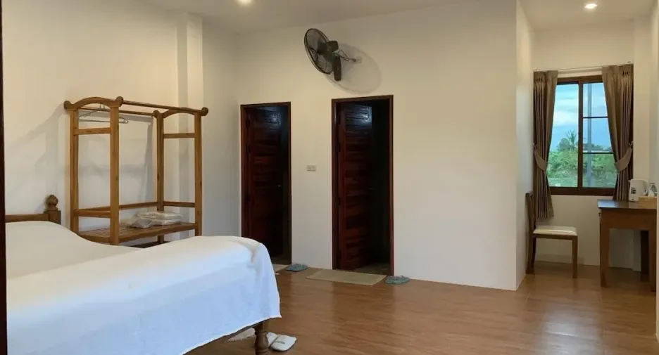 Gewerbefläche zum Kauf mit 8 Zimmer in Mueang Kamphaeng Phet, Kamphaeng Phet