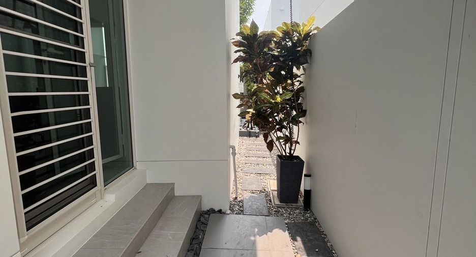 For sale 4 bedrooms house in Bang Phli, Samut Prakan