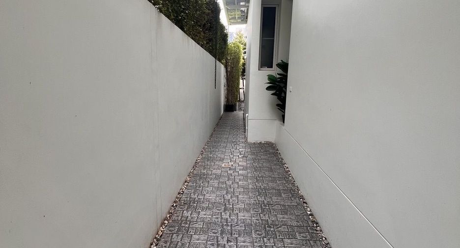 For sale 4 bedrooms house in Bang Phli, Samut Prakan