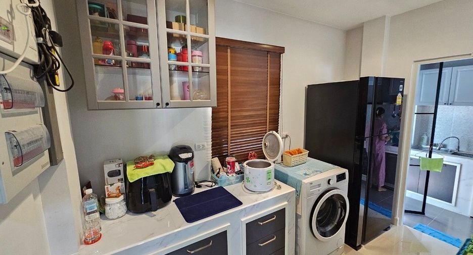 For sale 3 bedrooms house in Mueang Pathum Thani, Pathum Thani