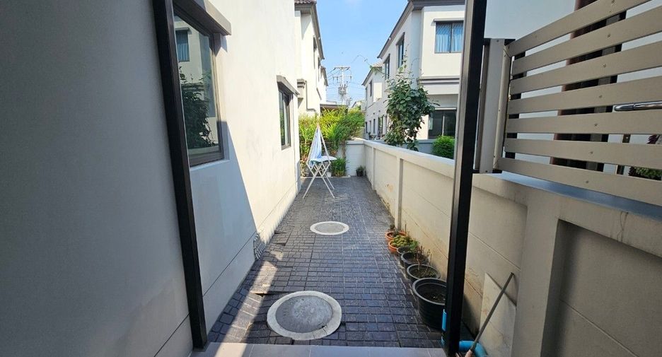 For sale 3 bedrooms house in Mueang Pathum Thani, Pathum Thani