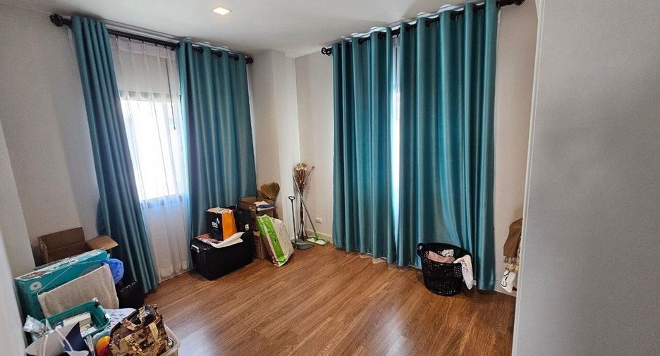 For sale 3 bedrooms house in Mueang Pathum Thani, Pathum Thani