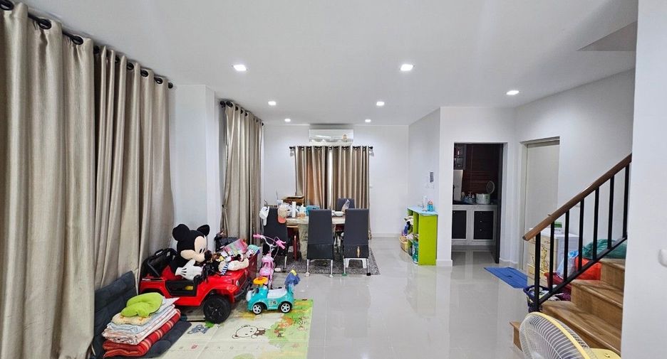 For sale 3 bedrooms house in Mueang Pathum Thani, Pathum Thani