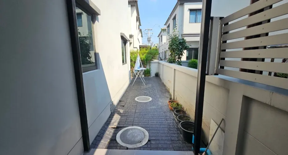 For sale 3 bedrooms house in Mueang Pathum Thani, Pathum Thani