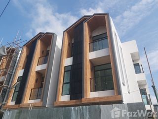 Продажа 4 спальни дом в Хуаи Кхщанг, Бангкок