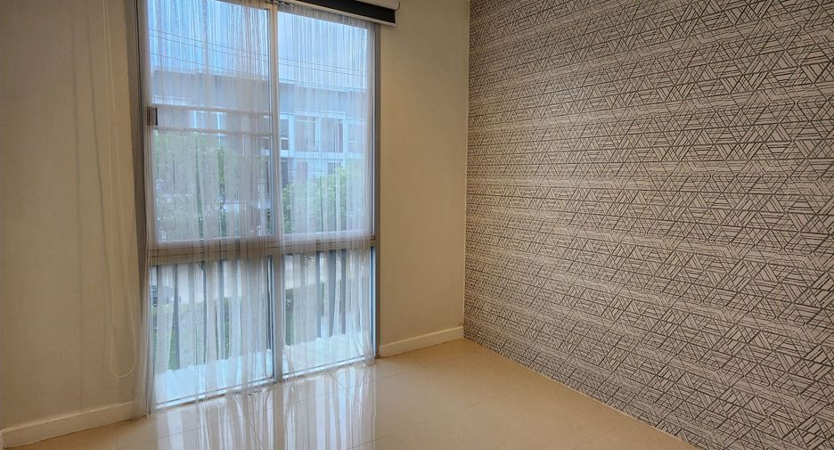 For sale 5 bedrooms townhouse in Khlong Sam Wa, Bangkok