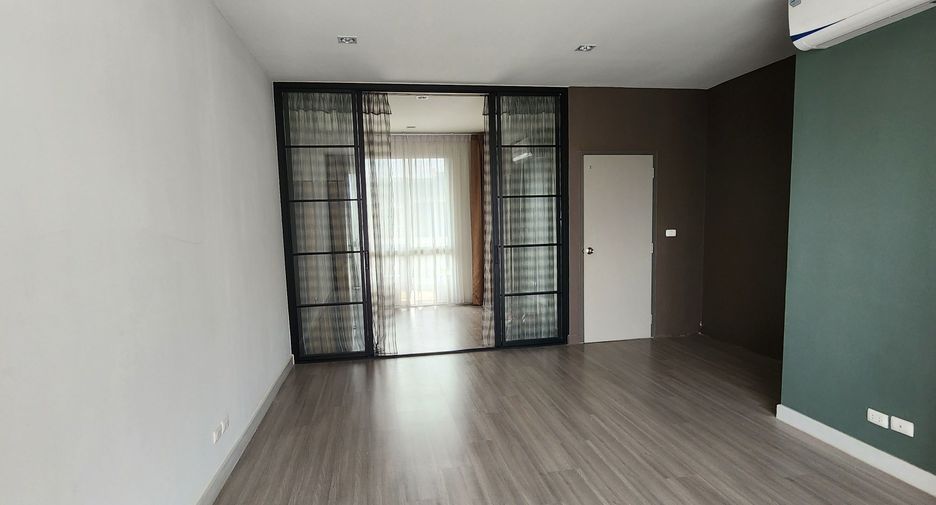 For sale 5 bedrooms townhouse in Khlong Sam Wa, Bangkok