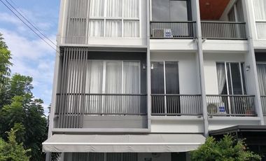 For sale 5 bedrooms townhouse in Khlong Sam Wa, Bangkok