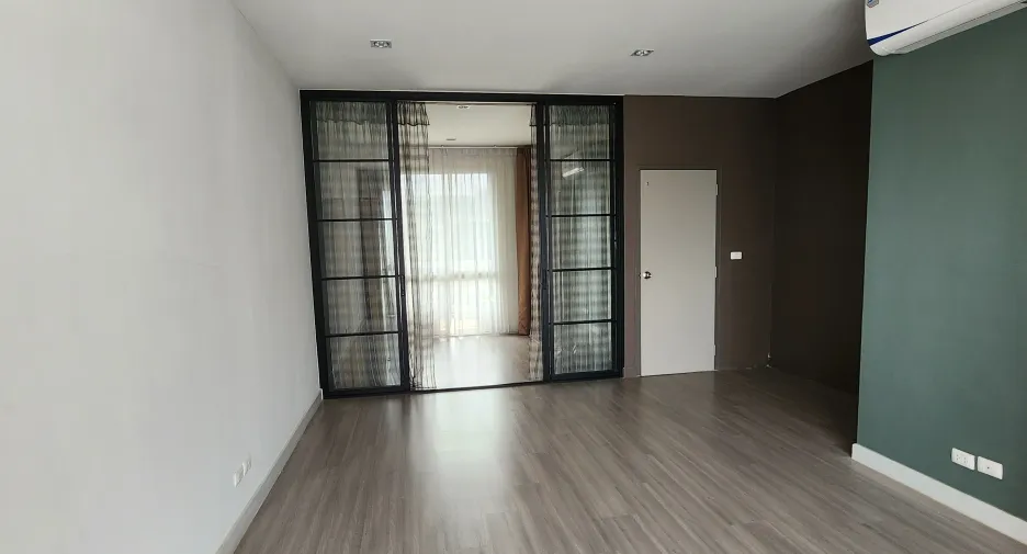 For sale 5 bedrooms townhouse in Khlong Sam Wa, Bangkok