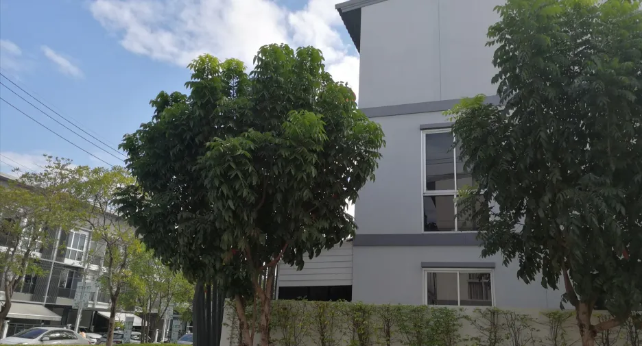 For sale 5 bedrooms townhouse in Khlong Sam Wa, Bangkok