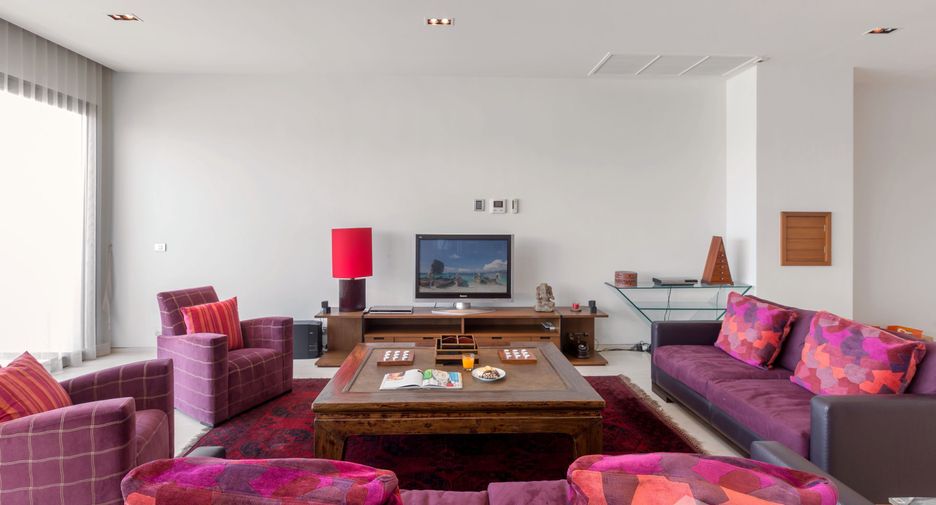 For rent 4 bedrooms villa in Mueang Phuket, Phuket