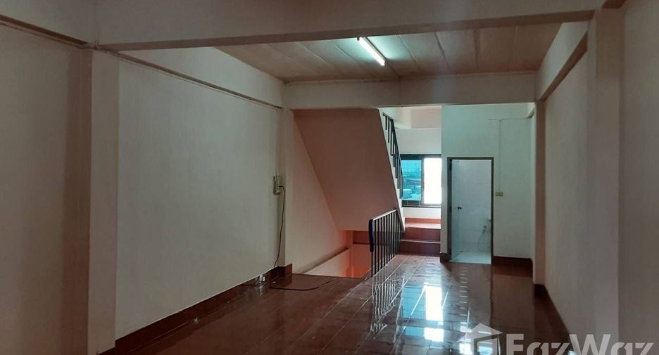 Gewerbefläche zum Kauf und zur Miete mit 2 Zimmer in Kumphawapi, Udon Thani