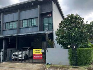 For sale 4 bedrooms townhouse in Mueang Pathum Thani, Pathum Thani