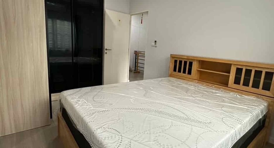 For sale 4 bedrooms townhouse in Mueang Pathum Thani, Pathum Thani