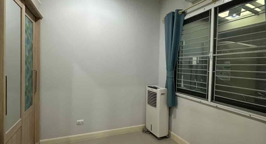 For sale 4 bedrooms townhouse in Mueang Pathum Thani, Pathum Thani