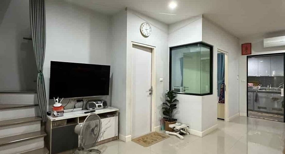 For sale 4 bedrooms townhouse in Mueang Pathum Thani, Pathum Thani