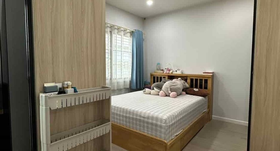 For sale 4 bedrooms townhouse in Mueang Pathum Thani, Pathum Thani