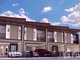 À vendre 4 chambres maison de ville à Pluak Daeng, Rayong