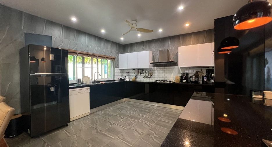 For sale 3 bedrooms villa in Mueang Phuket, Phuket
